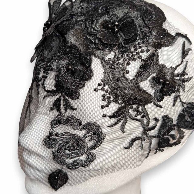 Mondin Flower Mask – Black Blossom Veil