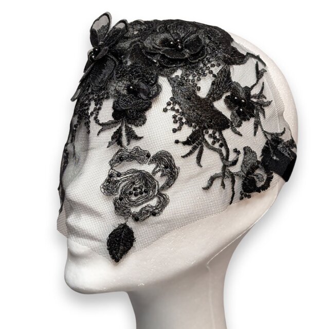 Mondin Flower Mask – Black Blossom Veil