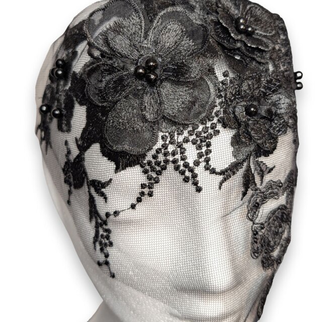Mondin Flower Mask – Black Blossom Veil