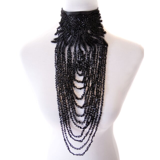Breiter schwarzer Satinchoker mit symmetrisch fallenden...