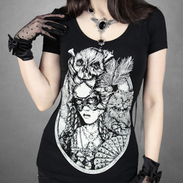 Schwarzes Damen T-Shirt mit Gothic Print Rokoko Lady mit Katze. Gothic & Steampunk Kleidung