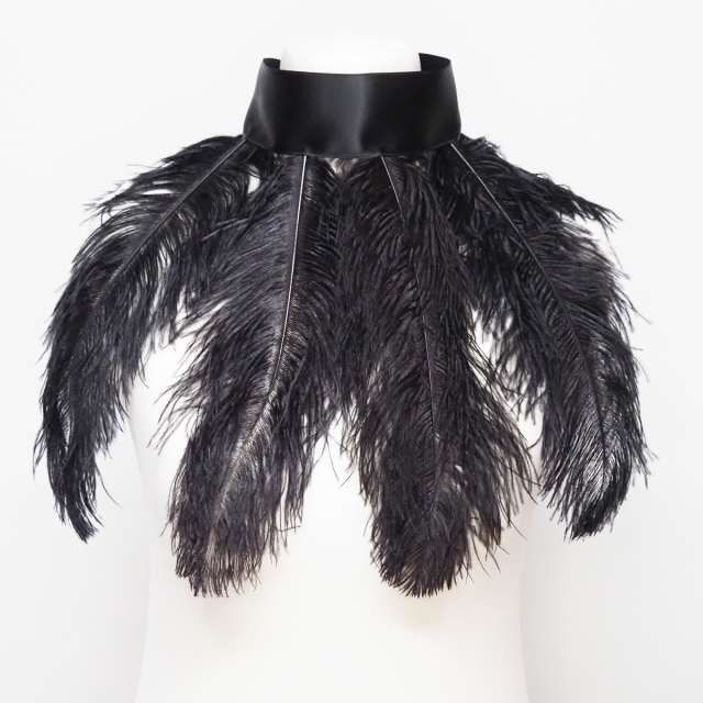 Opulent burlesque look: Handmade satin choker with large, soft ostrich feathers.