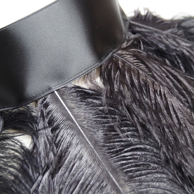 Satin choker DIVA with large feathers
